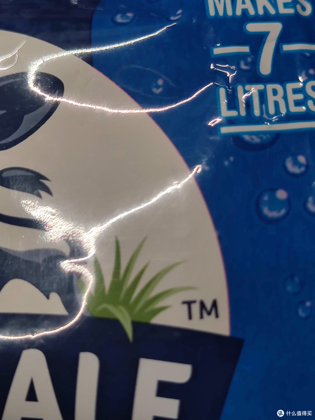 细看区别就来了：夕夕上购买的，白色跟蓝色图案交界处有一线明显洋红色的痕迹，而且边缘较模糊，图案看上去不那么锐利