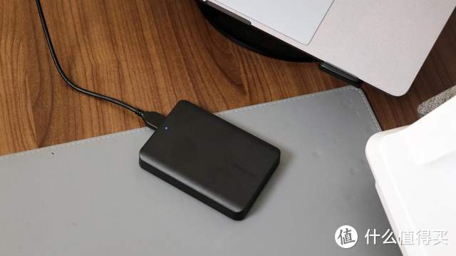 东芝新小黑A5 4TB移动硬盘体验：小巧便携，速度快，Mac扩容全靠它