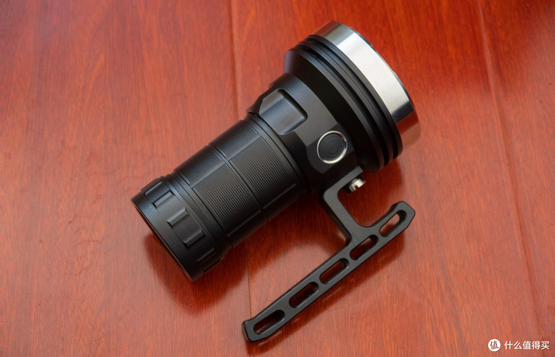 千米远射18万流明的大杀器阿木dm80手电评测