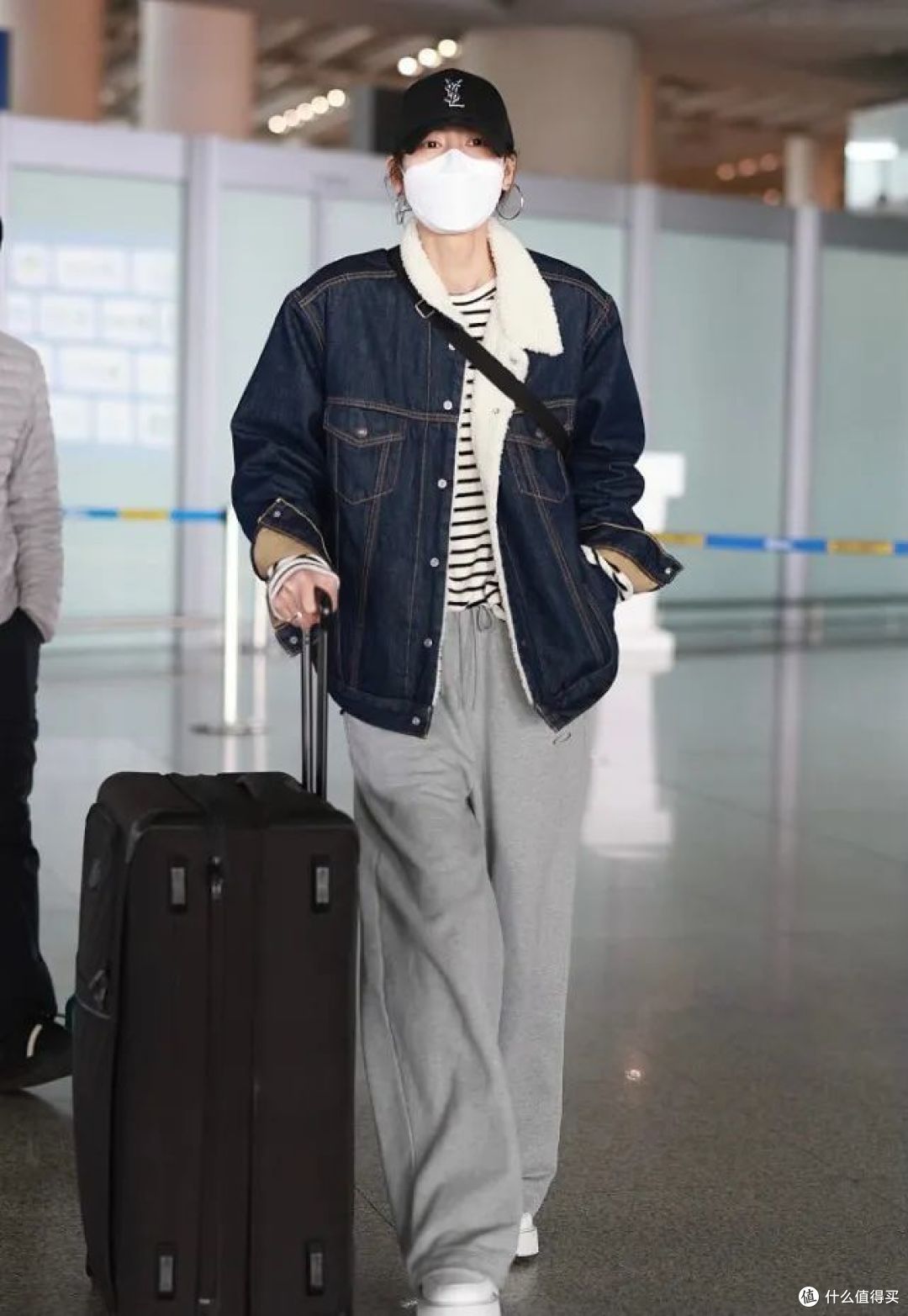 内娱女明星走机场还得看她,实穿又养眼!