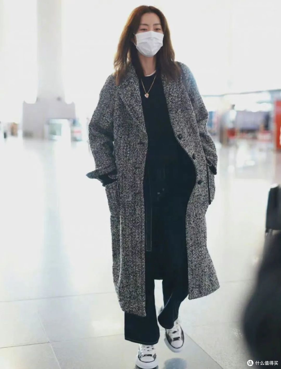 内娱女明星走机场还得看她,实穿又养眼!