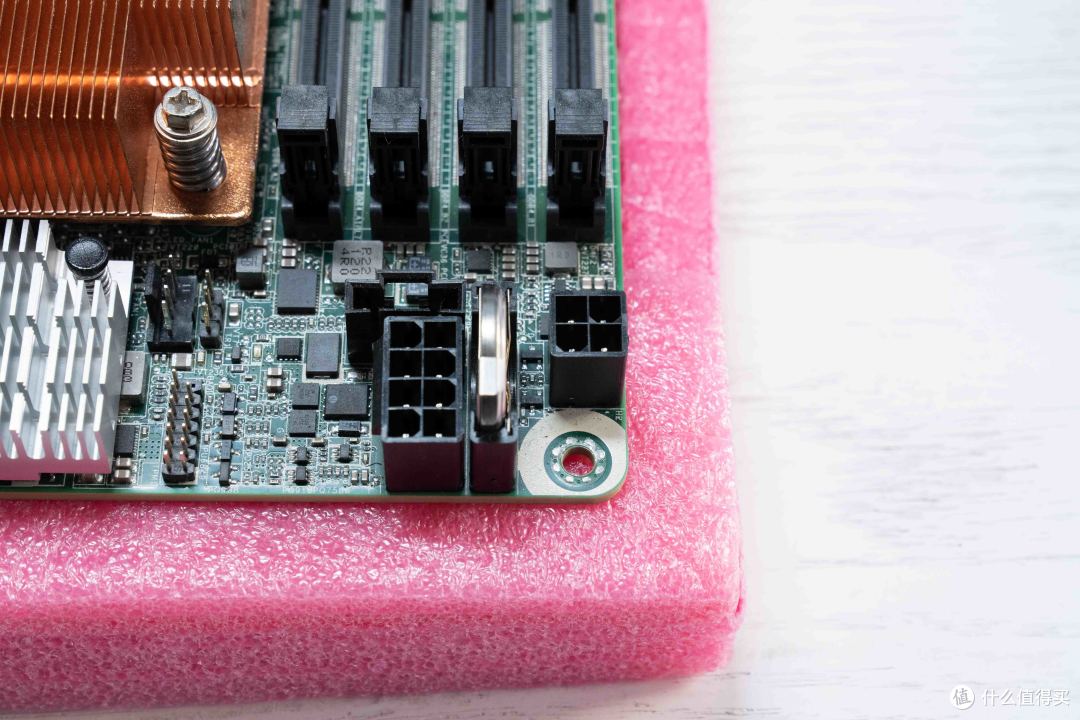 主板8pin 4pin供电口和bios电池