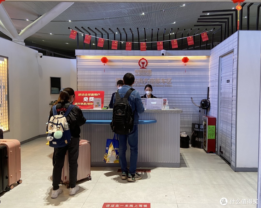 深圳北站休息室广铁U彩，比对面的广发自营好不少。