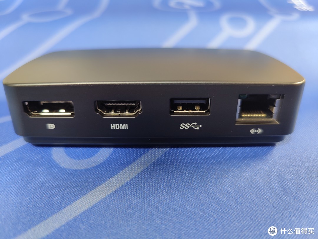 扩展坞支持DP、HDMI、USB3.1、千兆网口，DP和HDMP可以4K 60Hz输出，USB接口可以用于连接显示器KVM，连接鼠标和键盘