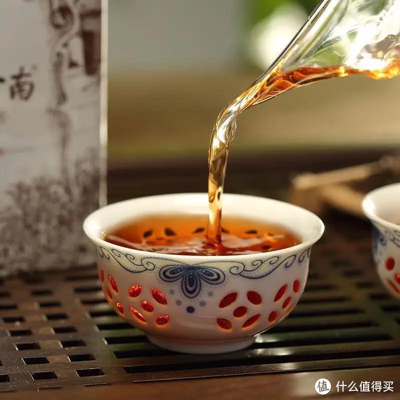 与君同坐饮好茶，这一杯香气四溢的普洱茶你能品到精髓吗？