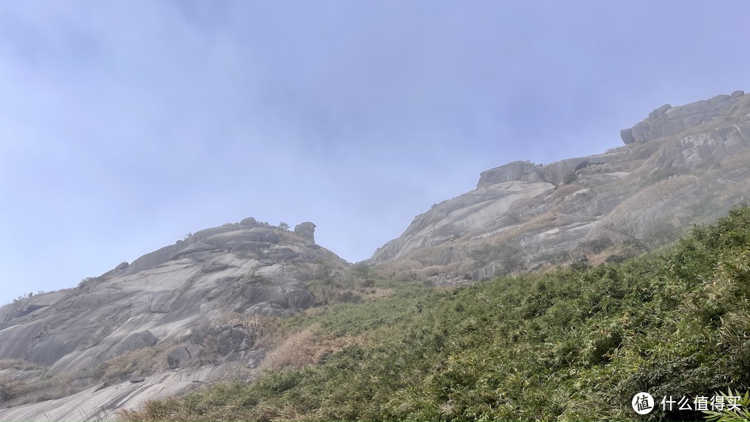 ​江西十大高峰之十，赣东屋脊军峰山，烟波缥缈隐险峰