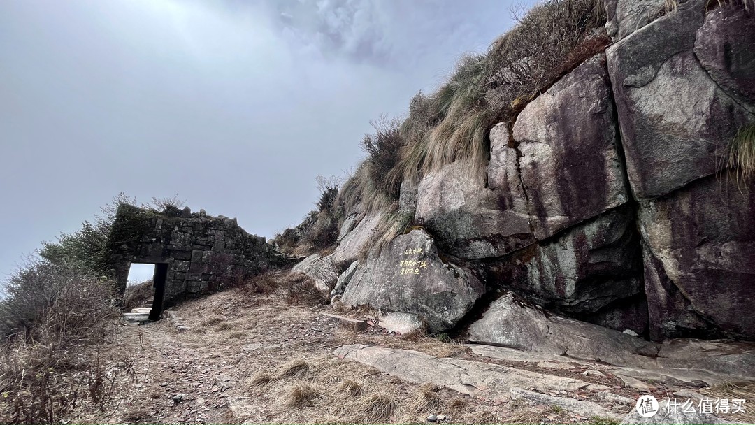 ​江西十大高峰之十，赣东屋脊军峰山，烟波缥缈隐险峰