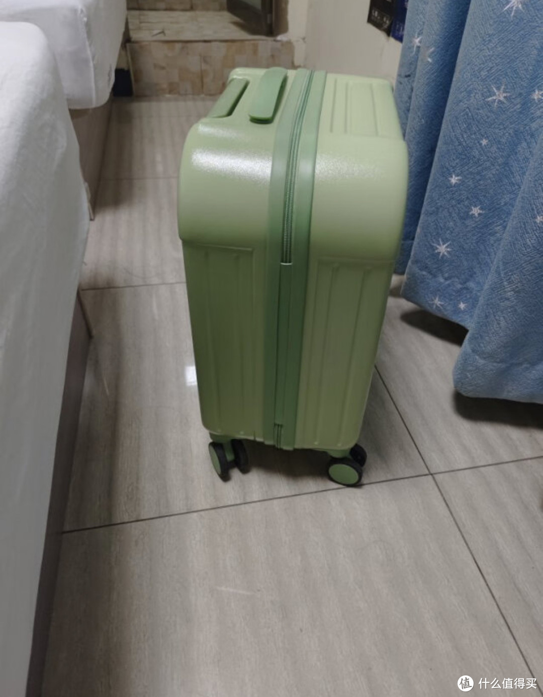 ￼￼百事（PEPSI）行李箱男登机箱