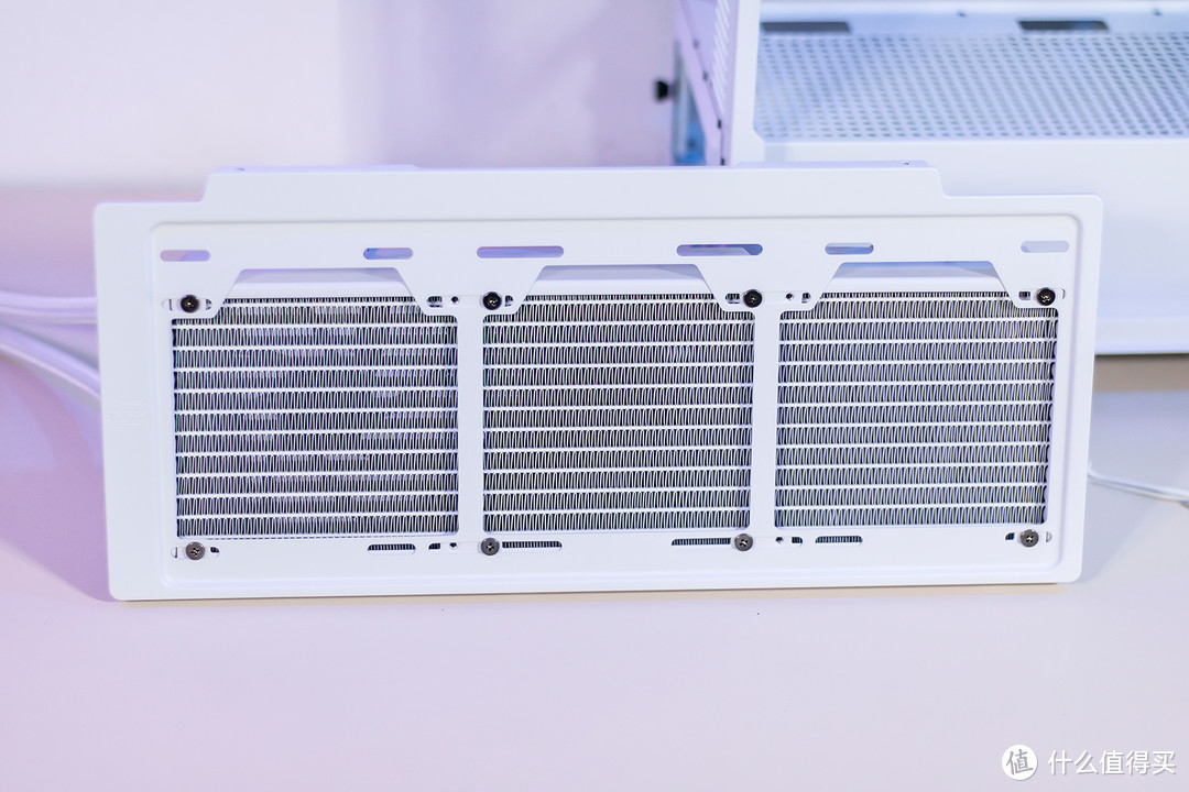 纯白风格简而不凡，鑫谷冰霜水冷散热器+昆仑御风机箱装机评测