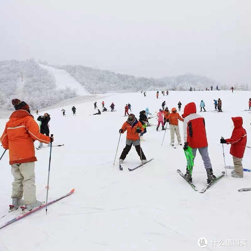 在南方适合初次滑雪的滑雪场——九宫山风景区，一起来体验一下滑雪的乐趣吧……