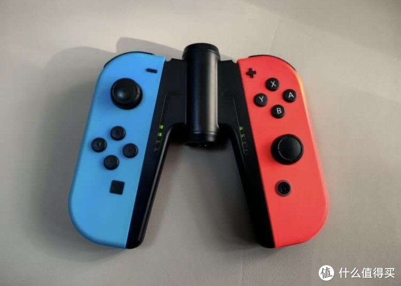 良值joycon手柄充电卧把，体验尚可，手感不足