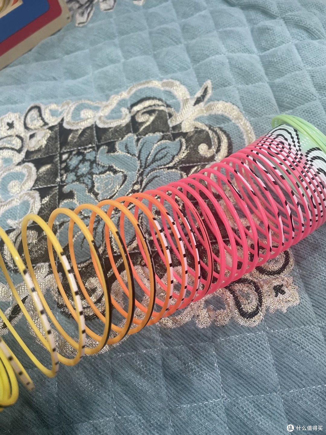 有趣的小弹簧玩具～弹弹弹