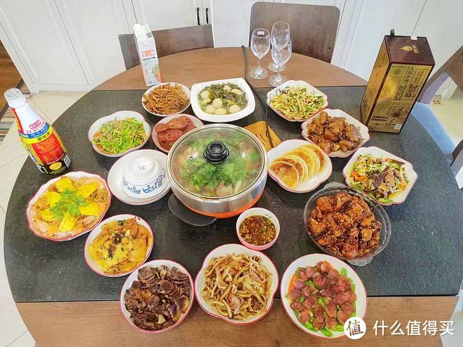 美食群13家年夜饭，太有特色，太霸气，桌子都摆不下了