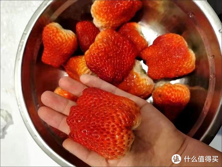 【顺丰空运】四川露天99奶油红颜草莓孕妇应当季水果新鲜整箱包邮