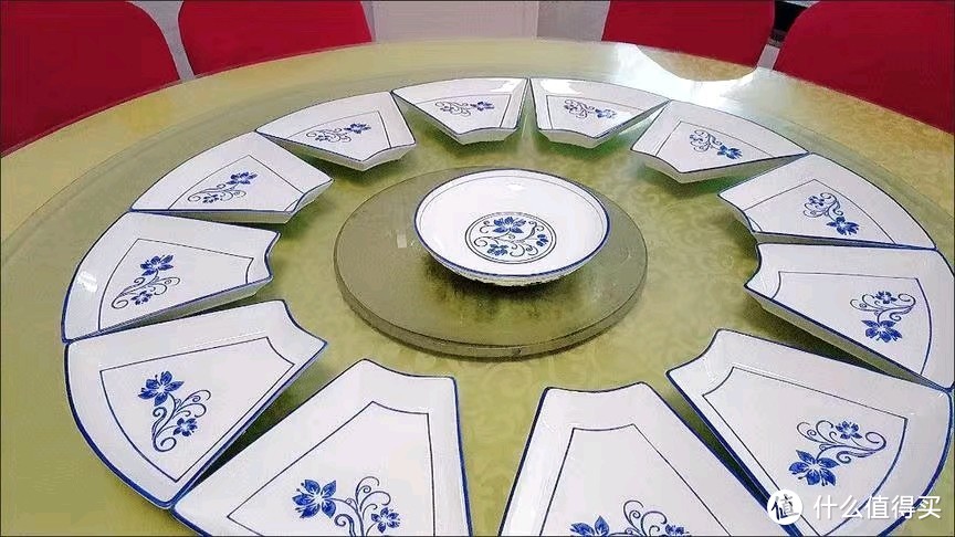 网红青花瓷拼盘盘子。