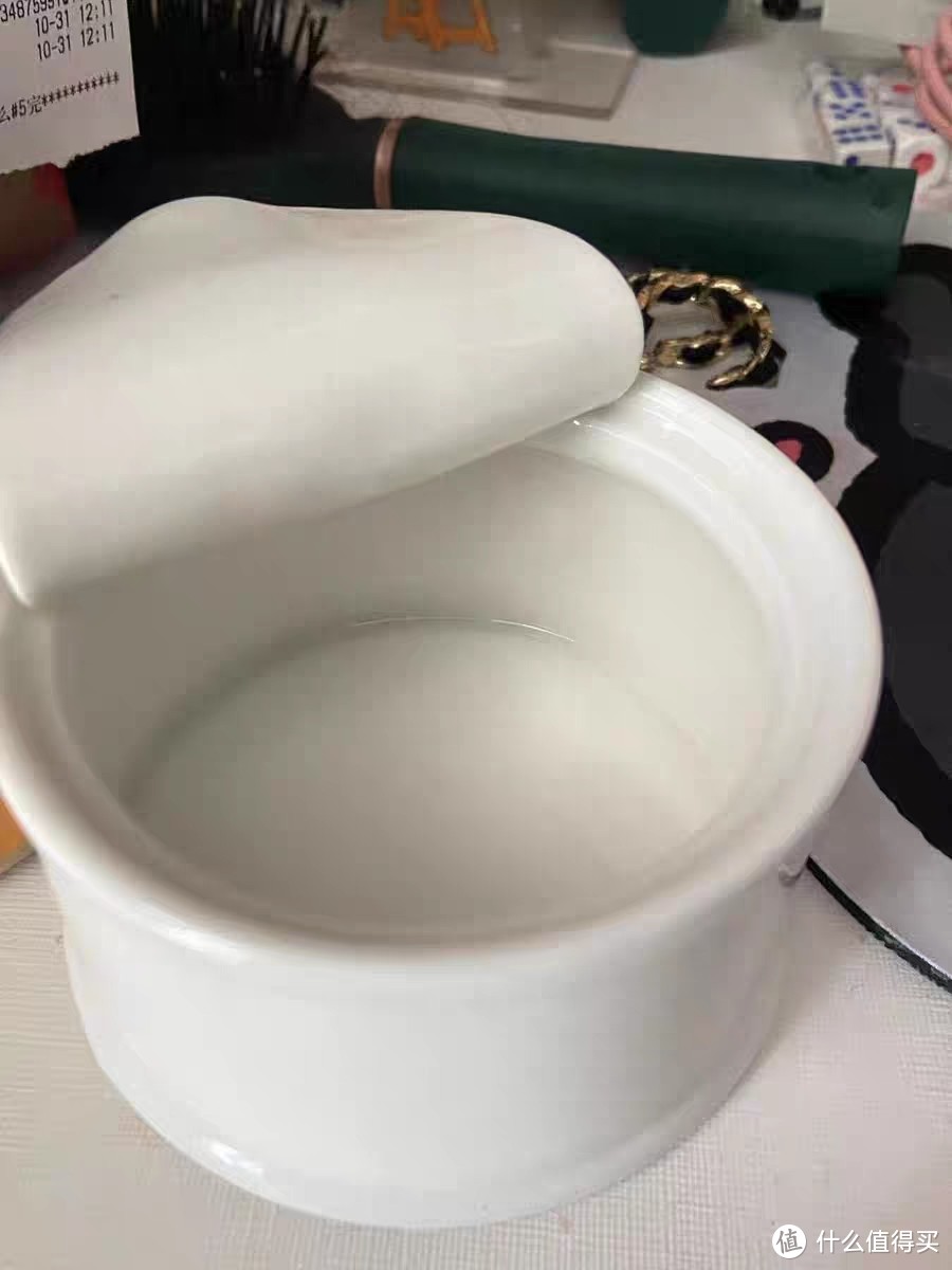 罐头造型的陶瓷小汤盆。