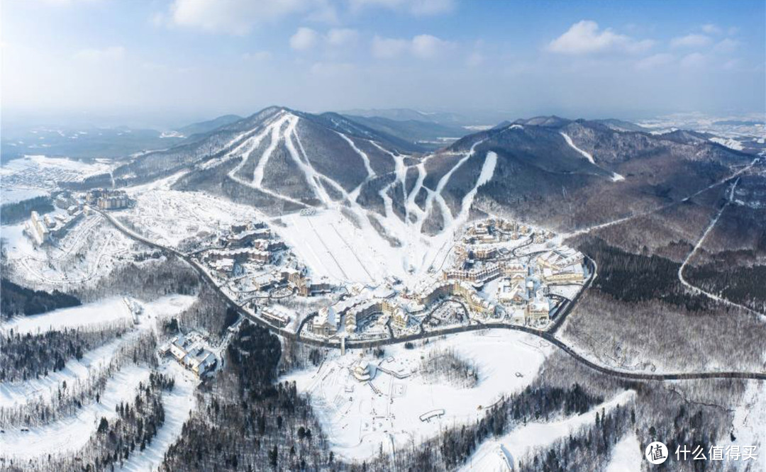 踩着冬天的尾巴、一起出去撒点野，国内十大滑雪场推荐。