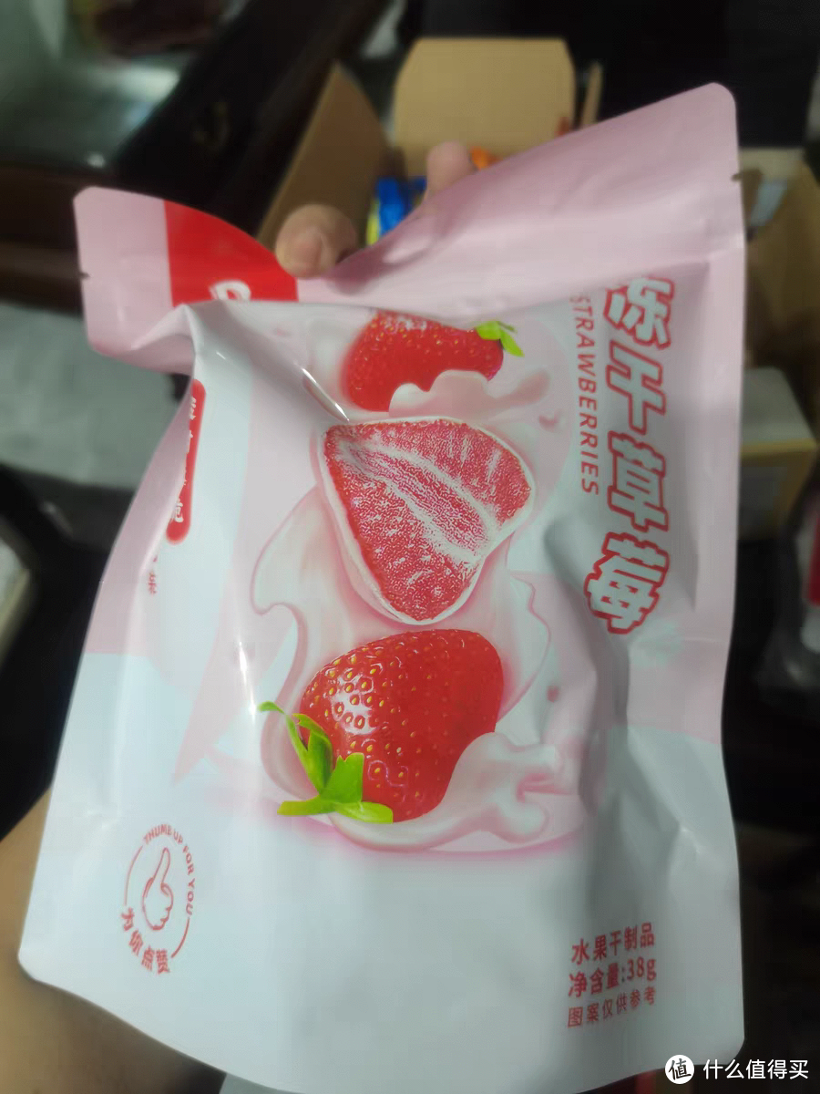 冻干草莓真的好好吃酸酸甜甜的。