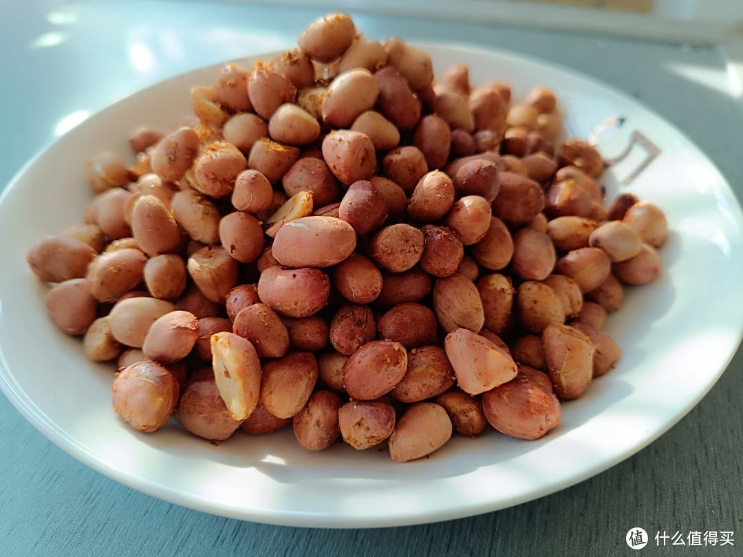 小学生不用买太多零食，用空气炸锅做好吃的烧烤味花生。