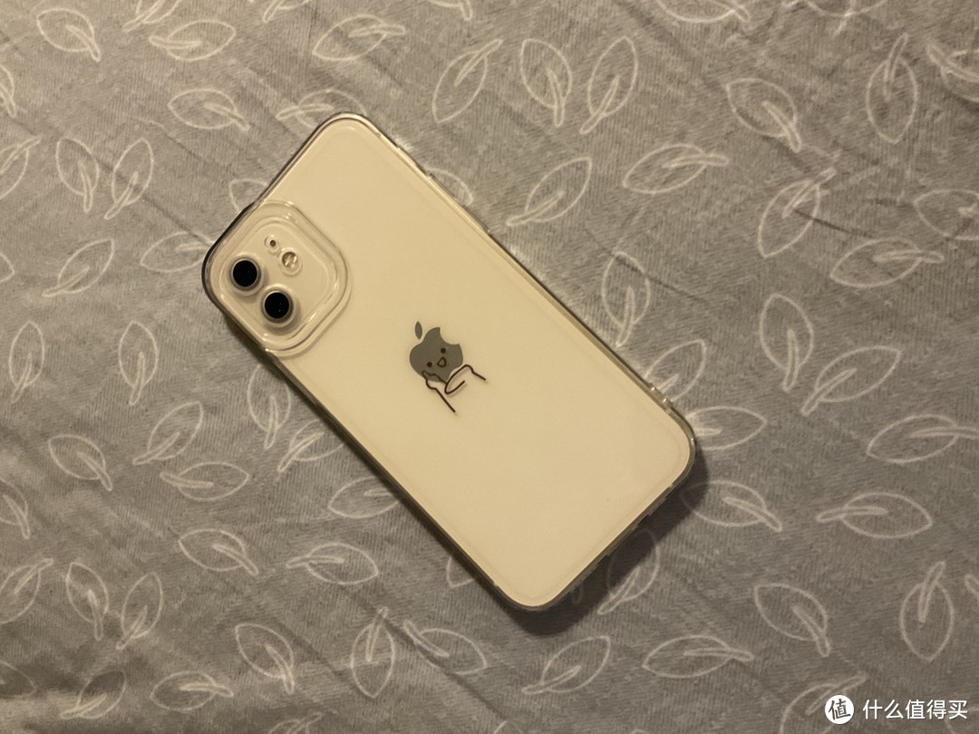 老妈说她的iPhone 12还能再战五年！