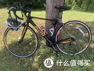 新年选择一辆新的公路自行车。