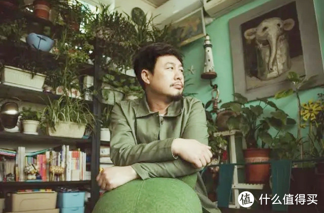46岁张颂文在北京租住的院子“火了”，返璞归真、养花种菜，真写意！