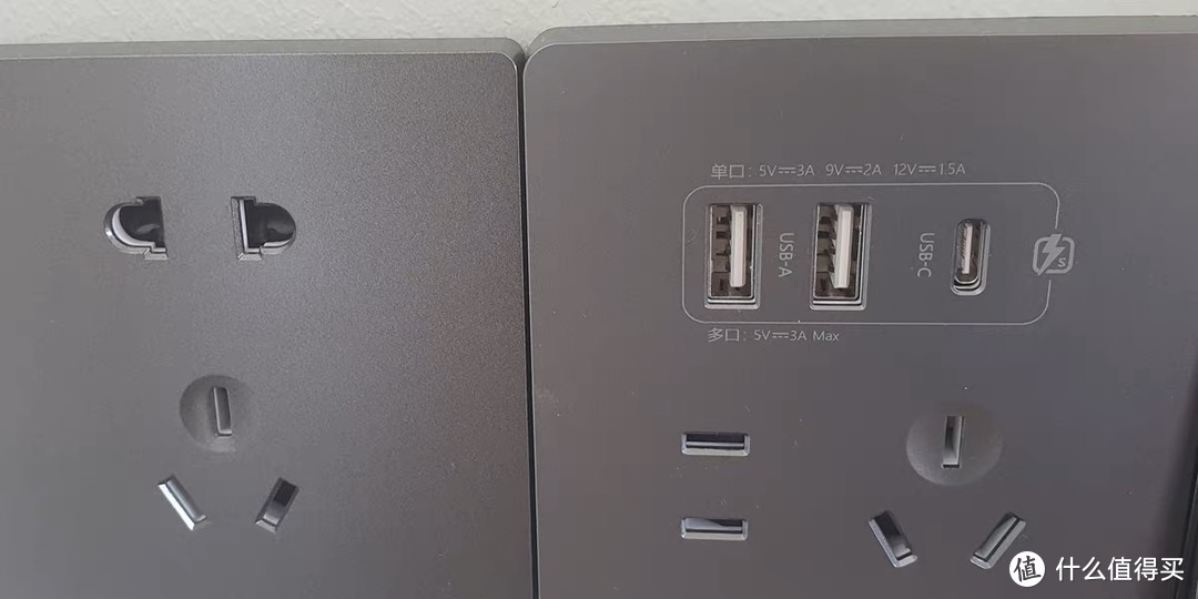 家里一定要有带USB接口的插座，能省下许多充电器插头