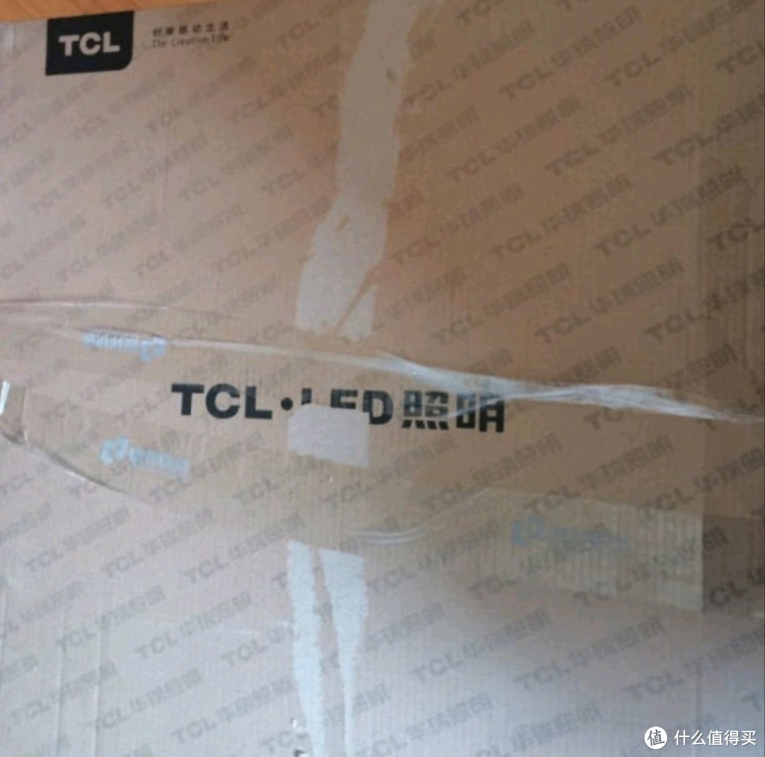 TCL的LED灯具简约又实用，大品牌的质量还是有保障的