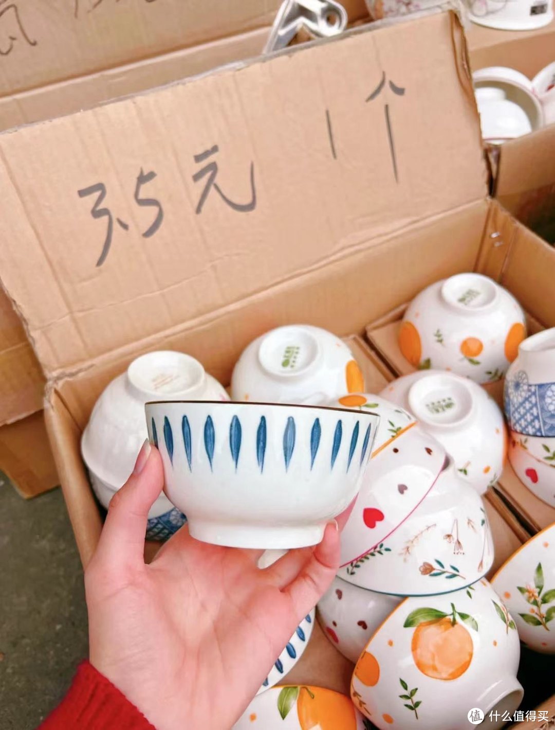 这种五颜六色的“碗”，上面的“颜料”脱落后有毒是真的吗？