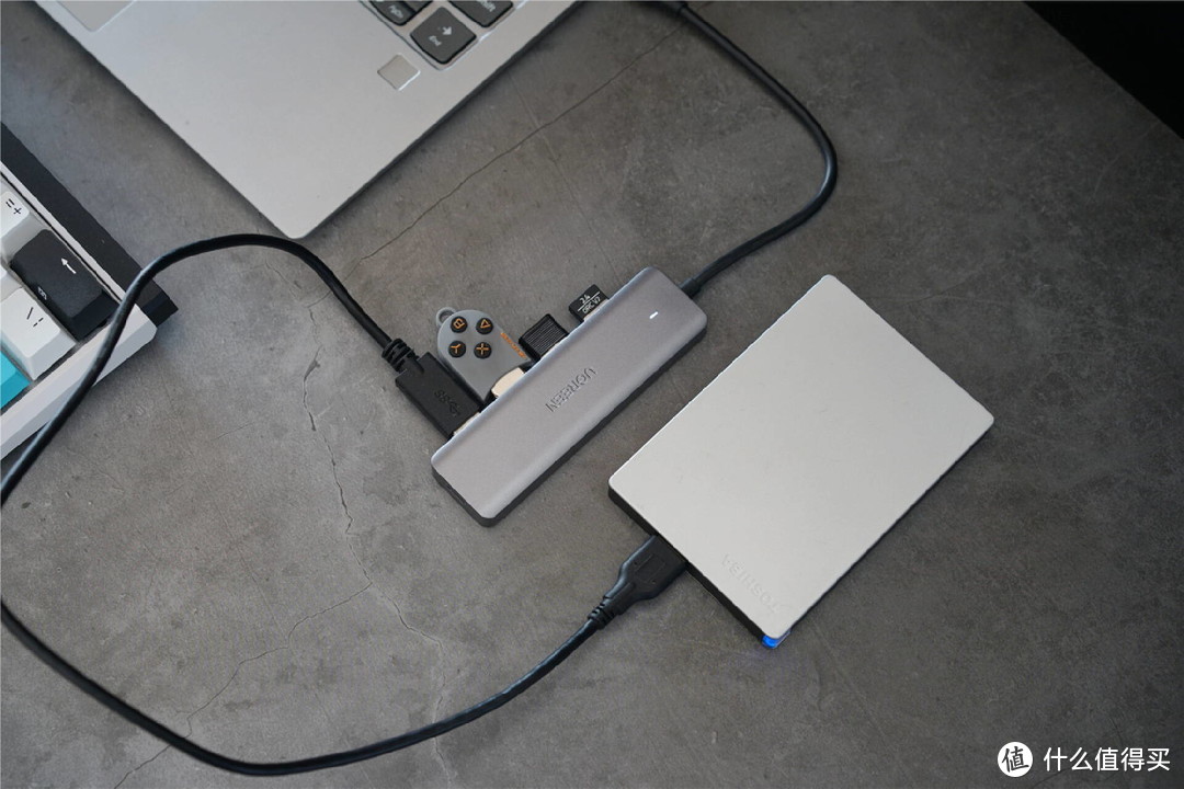 绿联USB3.0 4口 HUB集线器体验：好用不贵的轻薄本伴侣