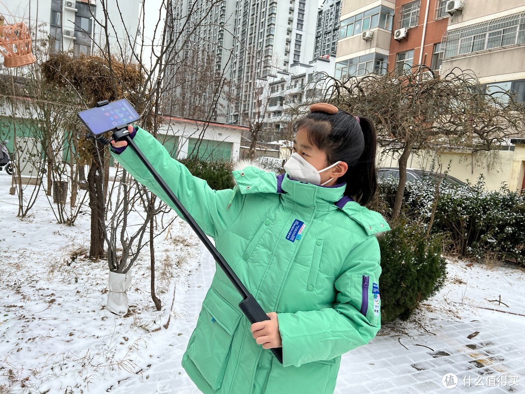 是充电宝、更是自拍杆！体验泰迅充电自拍杆