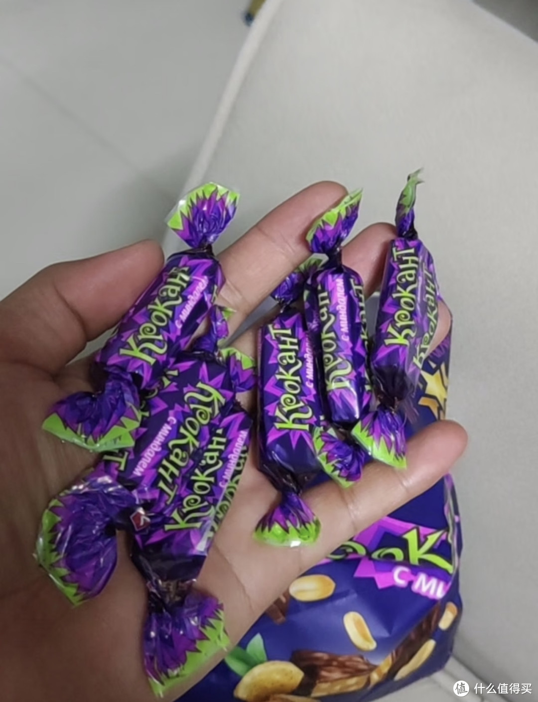 俄罗斯Russia牌巧克力味夹心紫皮糖 ！