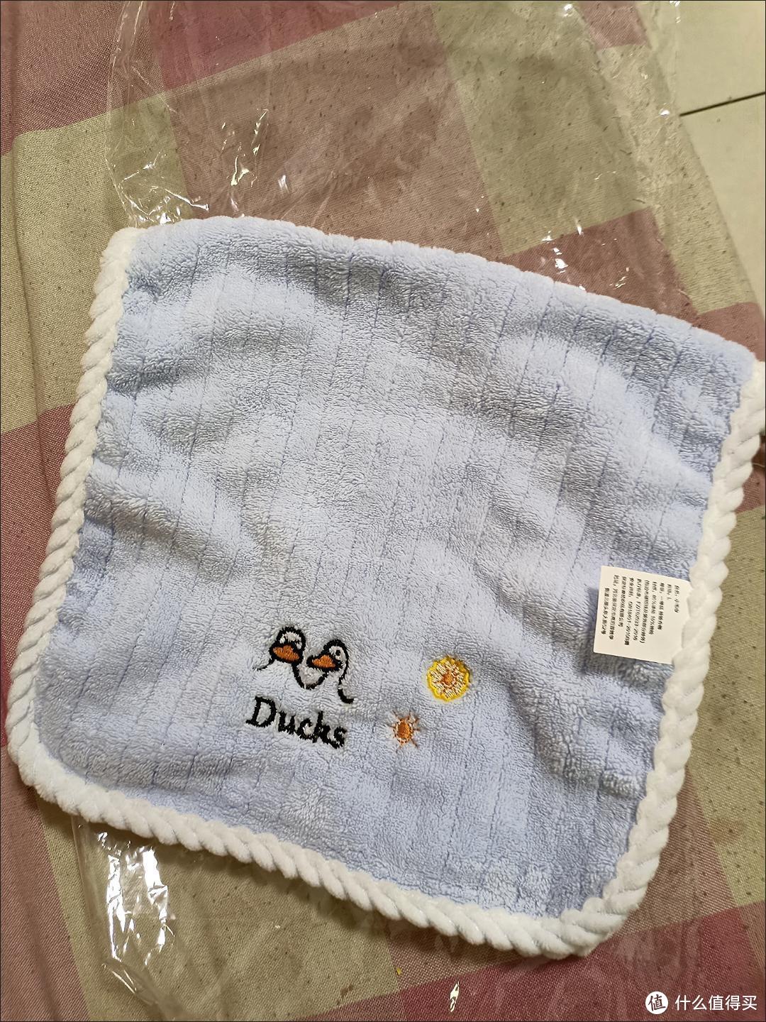 给小宝宝用的小毛巾很柔软。