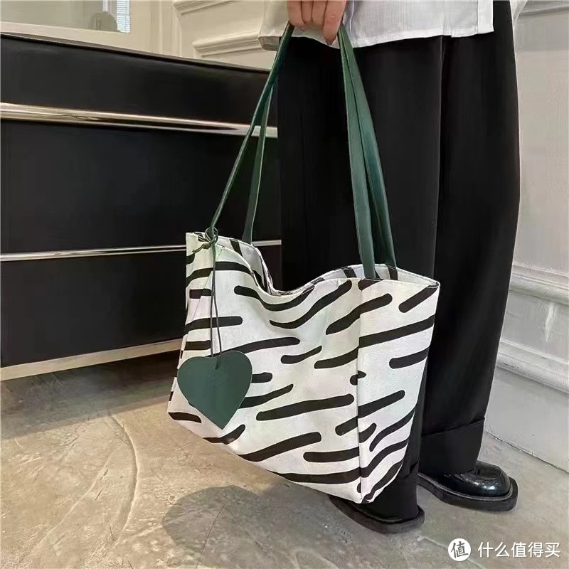 👜15.9 斑马纹帆布包