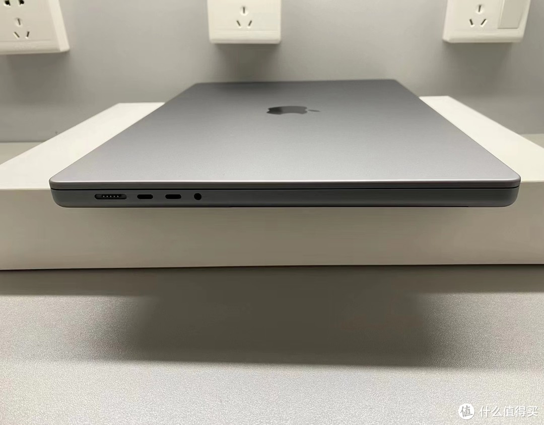 开学季│MacBook pro 10苹果电脑🍎虽然是二手！但是拆开好激动！花了1个w左右！