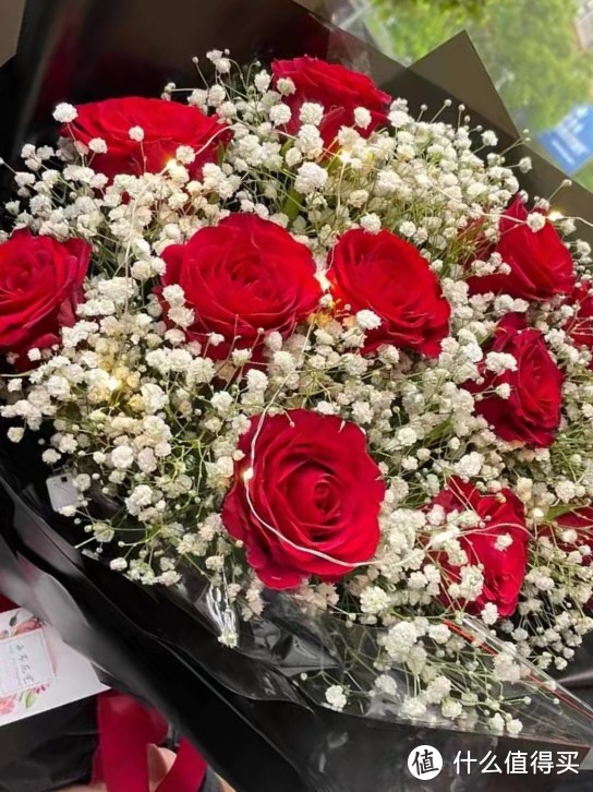 满天星红玫瑰花束，女孩子最爱的情人节花束