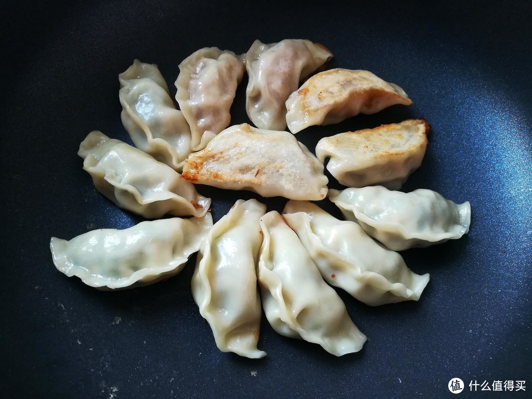 春天，用“野菜第一鲜”包饺子，鲜美又营养，等上一年也值得