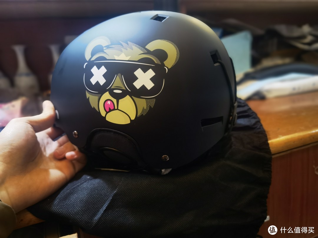 KunFun酷峰滑雪头盔,为你的滑雪保驾护航。