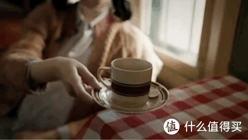 刘淑霞喝咖啡必备红格子，小资情调还是得自制咖啡！