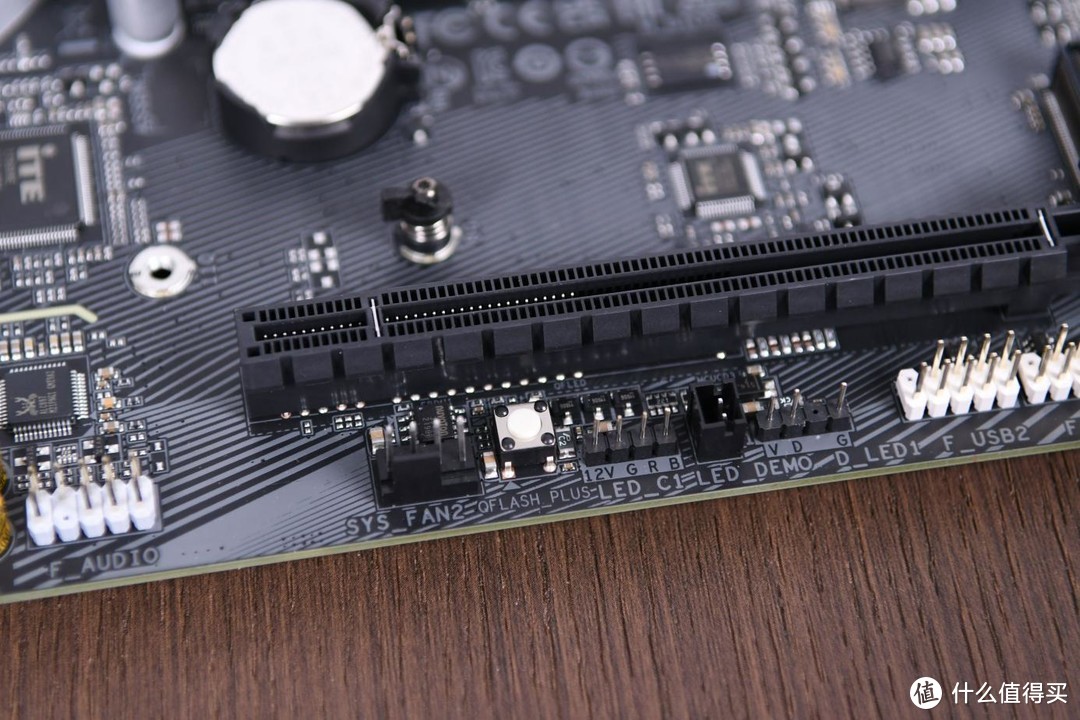 DDR5不再鸡肋！B760主板高带宽低延迟模式测试