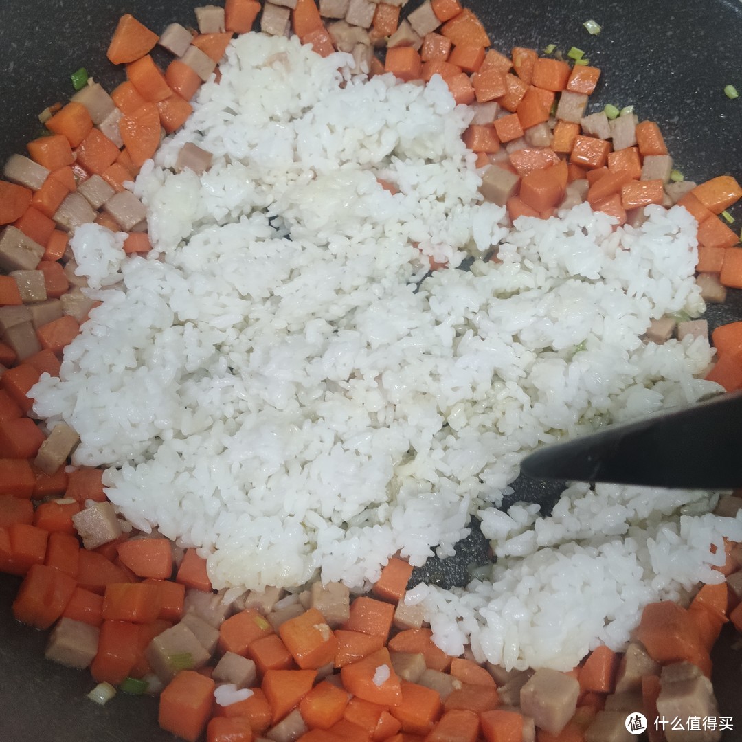 加入米饭打散