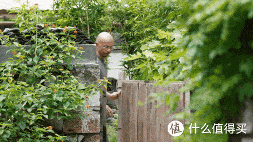 抵押上海别墅，借1300万在乡村里造房子，他过上了闲云野鹤的生活
