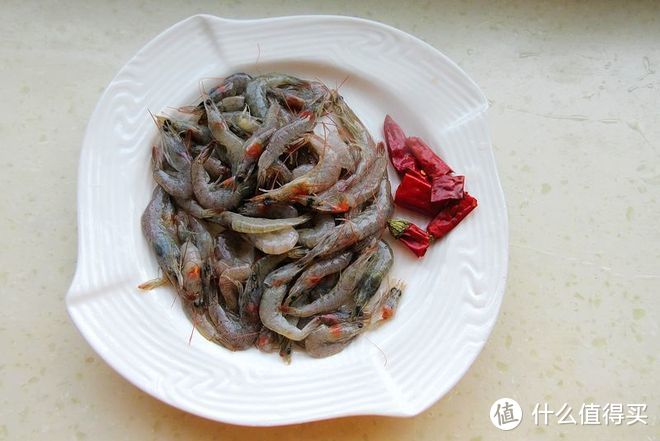 早春天然河虾，和它搭配，几分钟炒一盘，鲜美又好吃