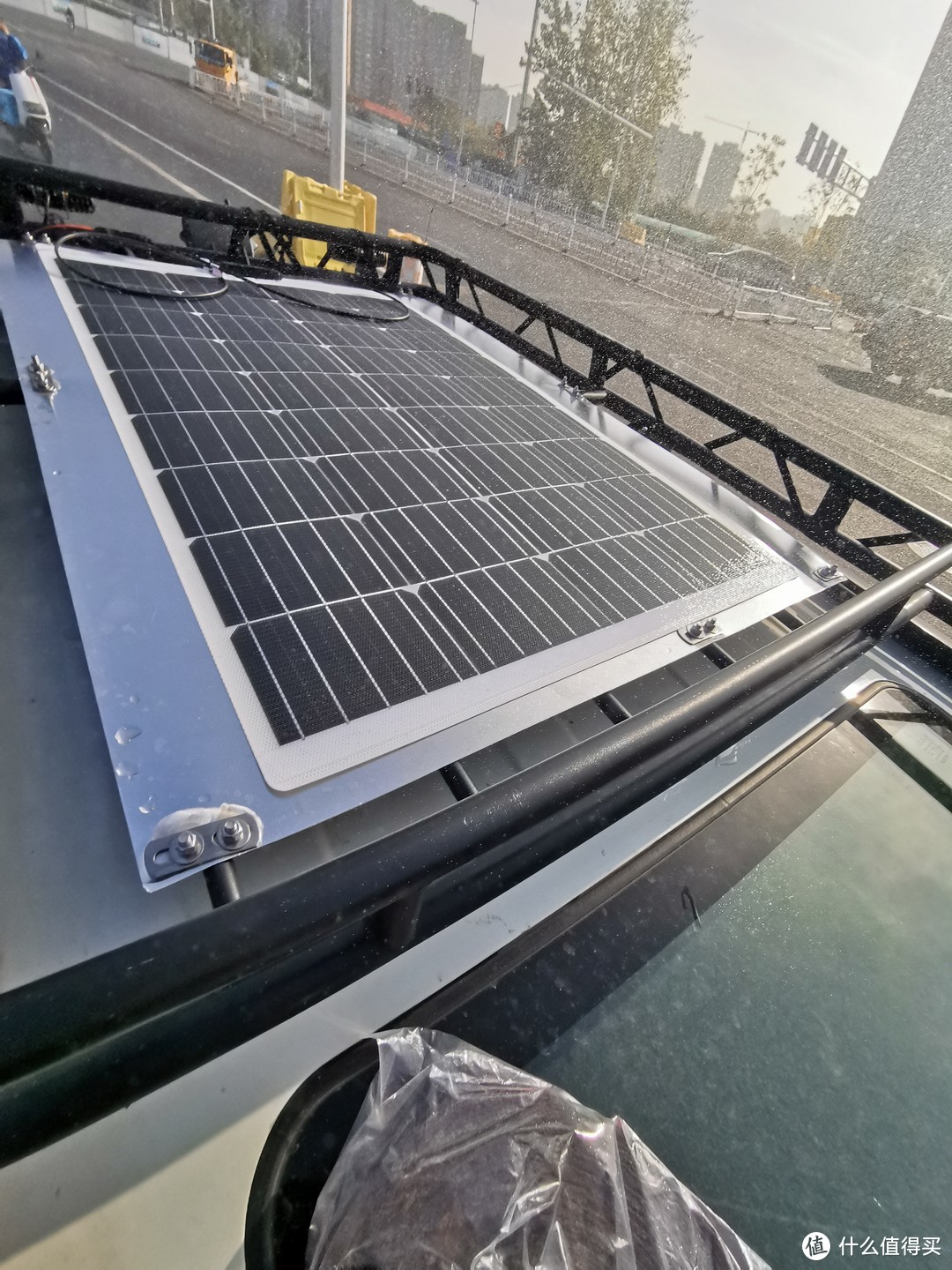 给汽车增加太阳能辅助供电