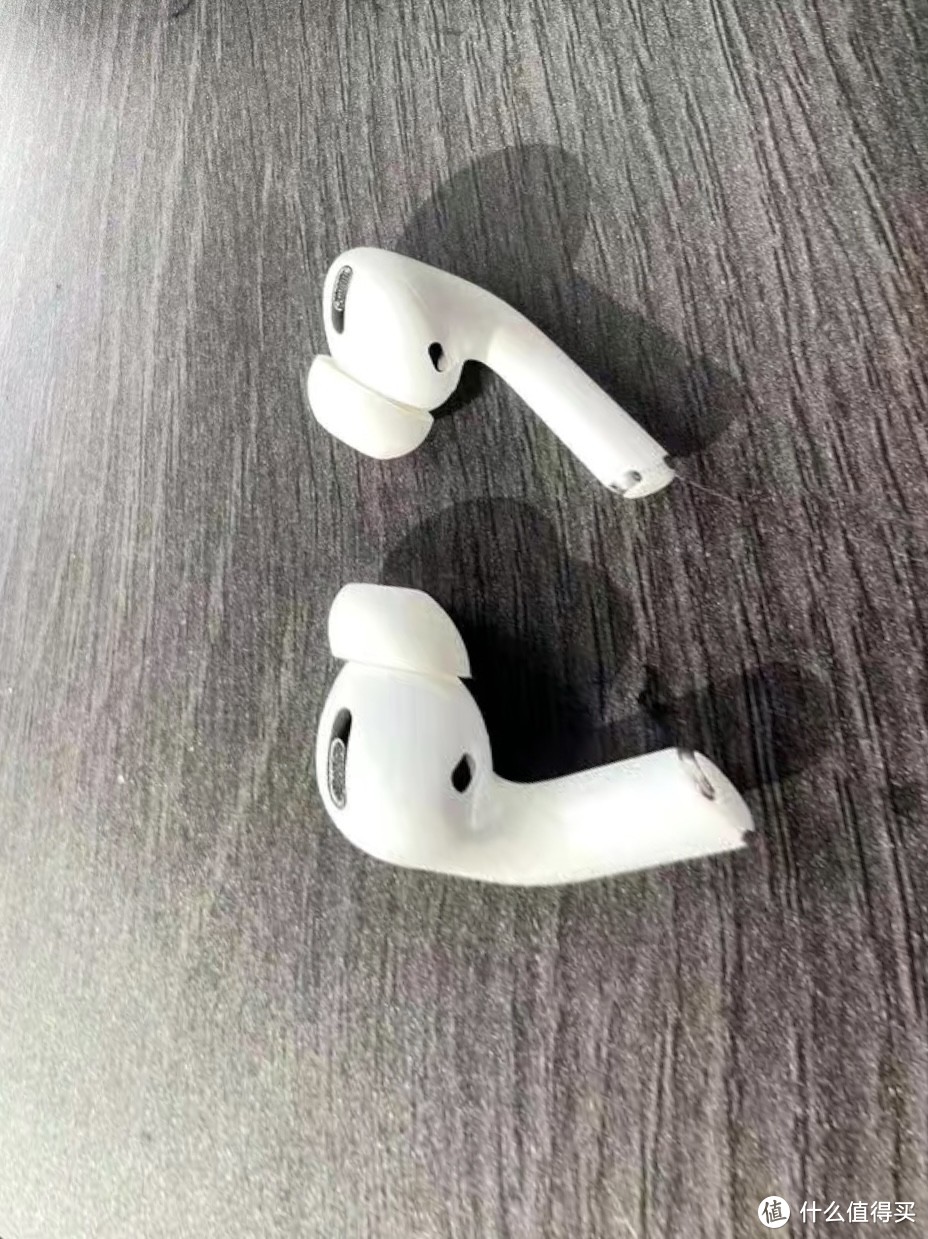 情人节礼物。对象送的苹果Apple AirPods Pro (第二代) 配MagSafe无线充电盒