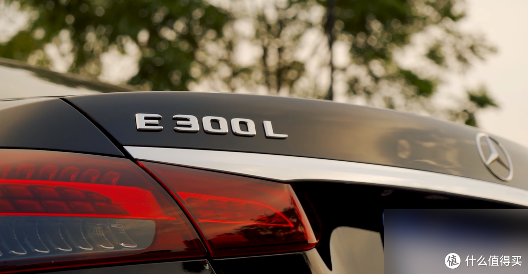 满大街的奔驰E300L，是否能成为年轻老板的第一辆豪华轿车？奔驰E300L不专业评测~