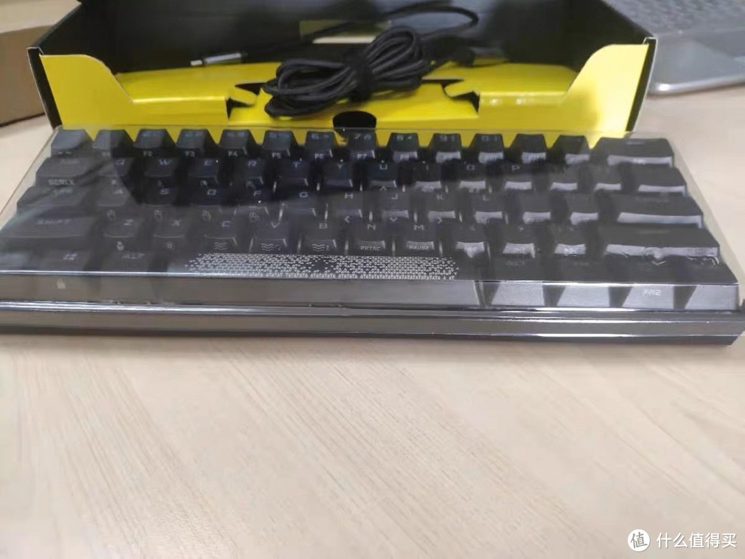 紧凑型键盘推荐-海盗船 K65 RGB 迷你
