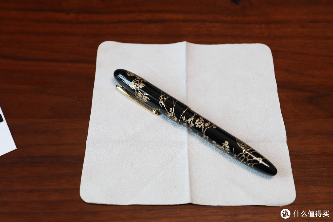字丑钢笔多 篇1：弘典兔年限定卯兔（黑金色） 刃M尖