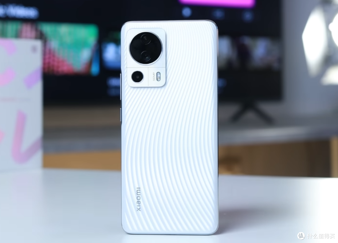 外观神似iphone14pro定价却仅2059元被忽略的小米自拍旗舰