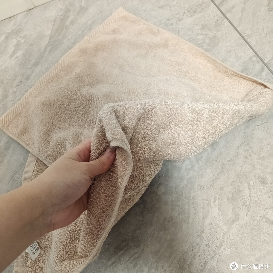 结实耐用的浅驼色柔软吸水毛巾